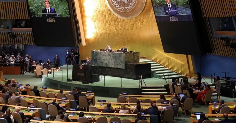 Macron-onu